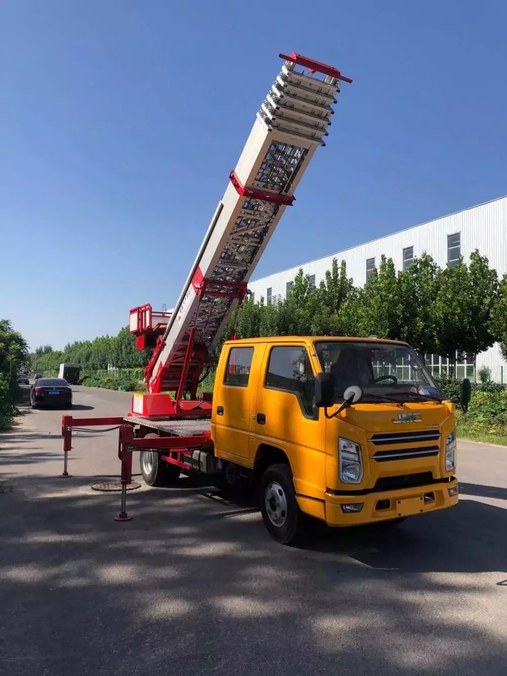 南桥镇附近的云梯车出租服务：轻松解决高空作业需求